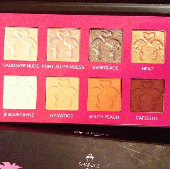 Miami 8 color eyeshadow palette - Picture 5 of 6